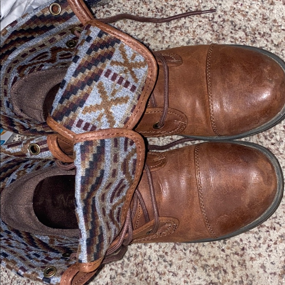 Wedged ankle boots!